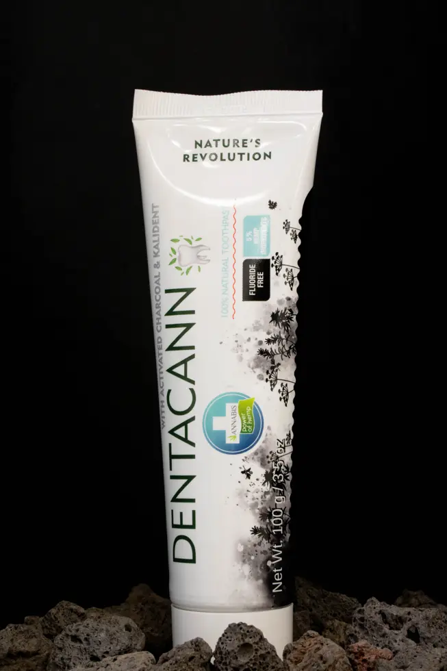 Dentacann – Pasta de Dientes Natural de Cáñamo y Carbón Activo